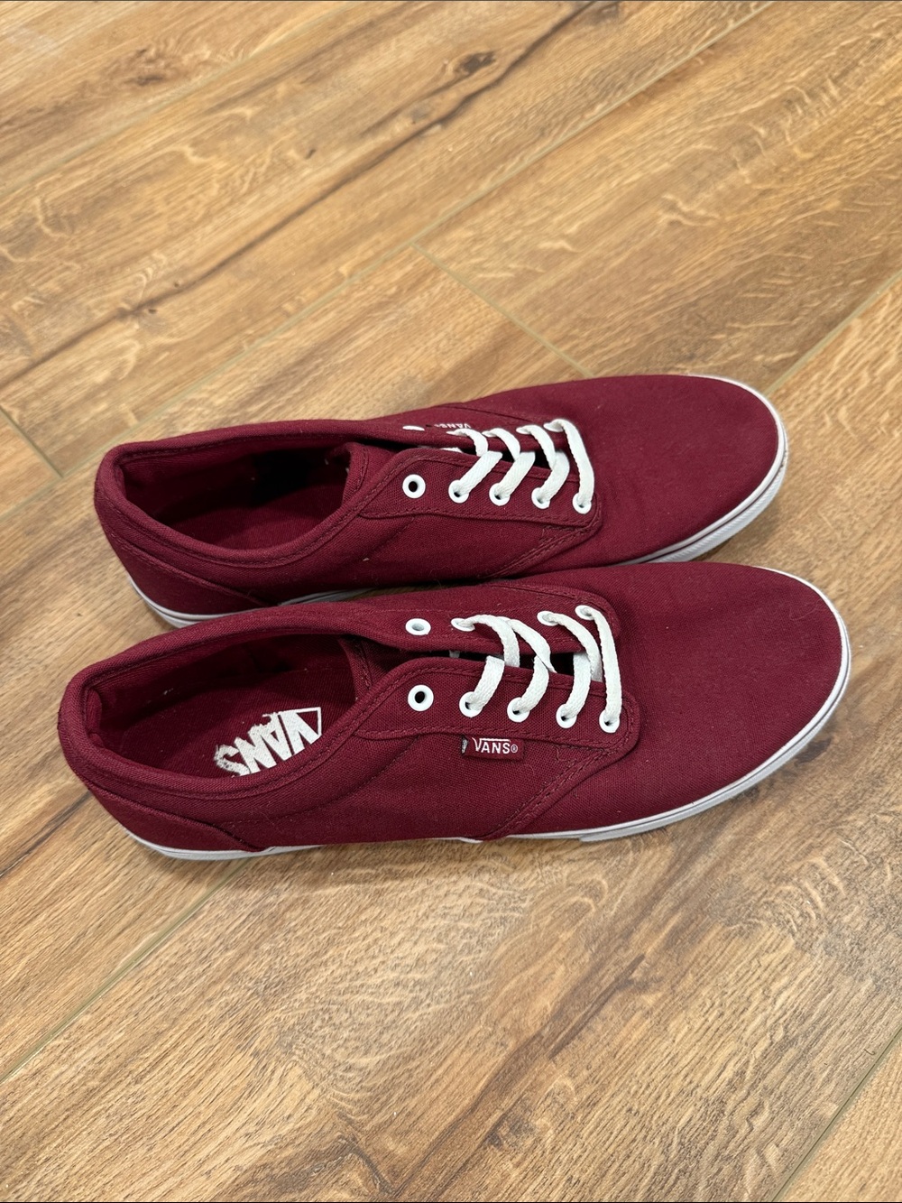 Vans women’s Burgundy Canvas Low-Top Sneakers sz 8.5